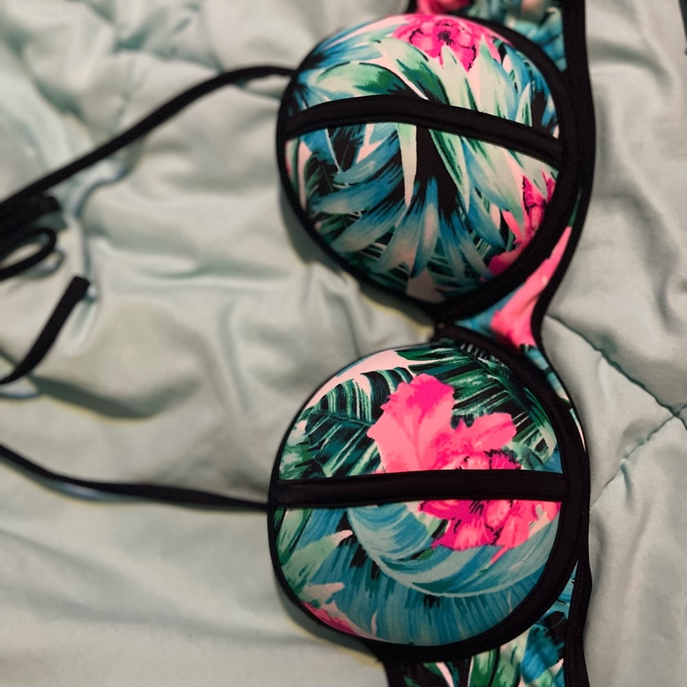 Colorful bikini - Picture 2 of 4